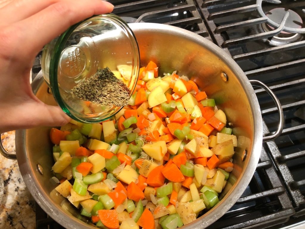 Simple Mediterranean Bean And Kale Soup Recipe – The Heart Healthy Plate