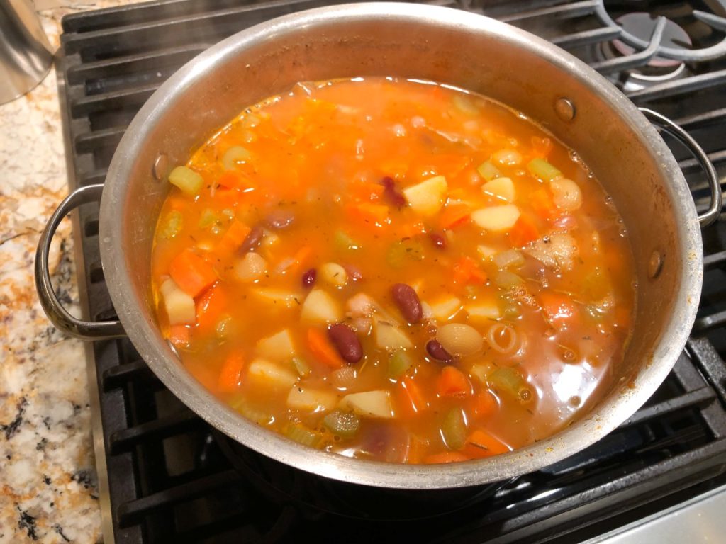 boiling mixed bean soup
